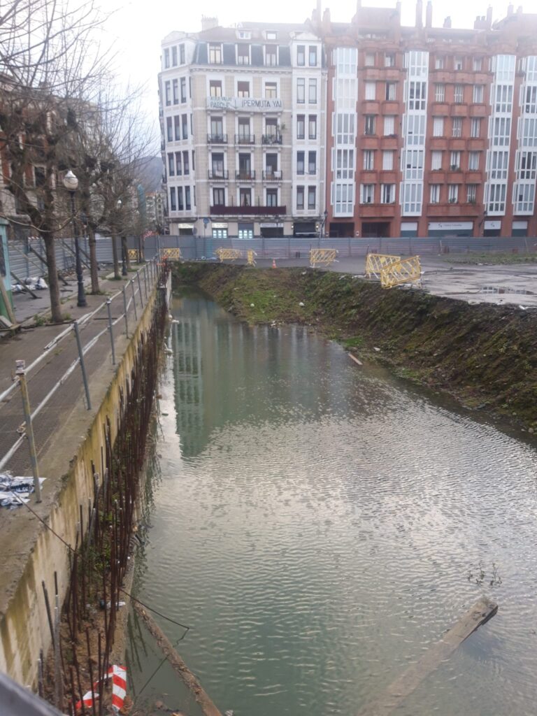 Aguas estancadas parcela de Obispado y Mutualia. 20-02-2026